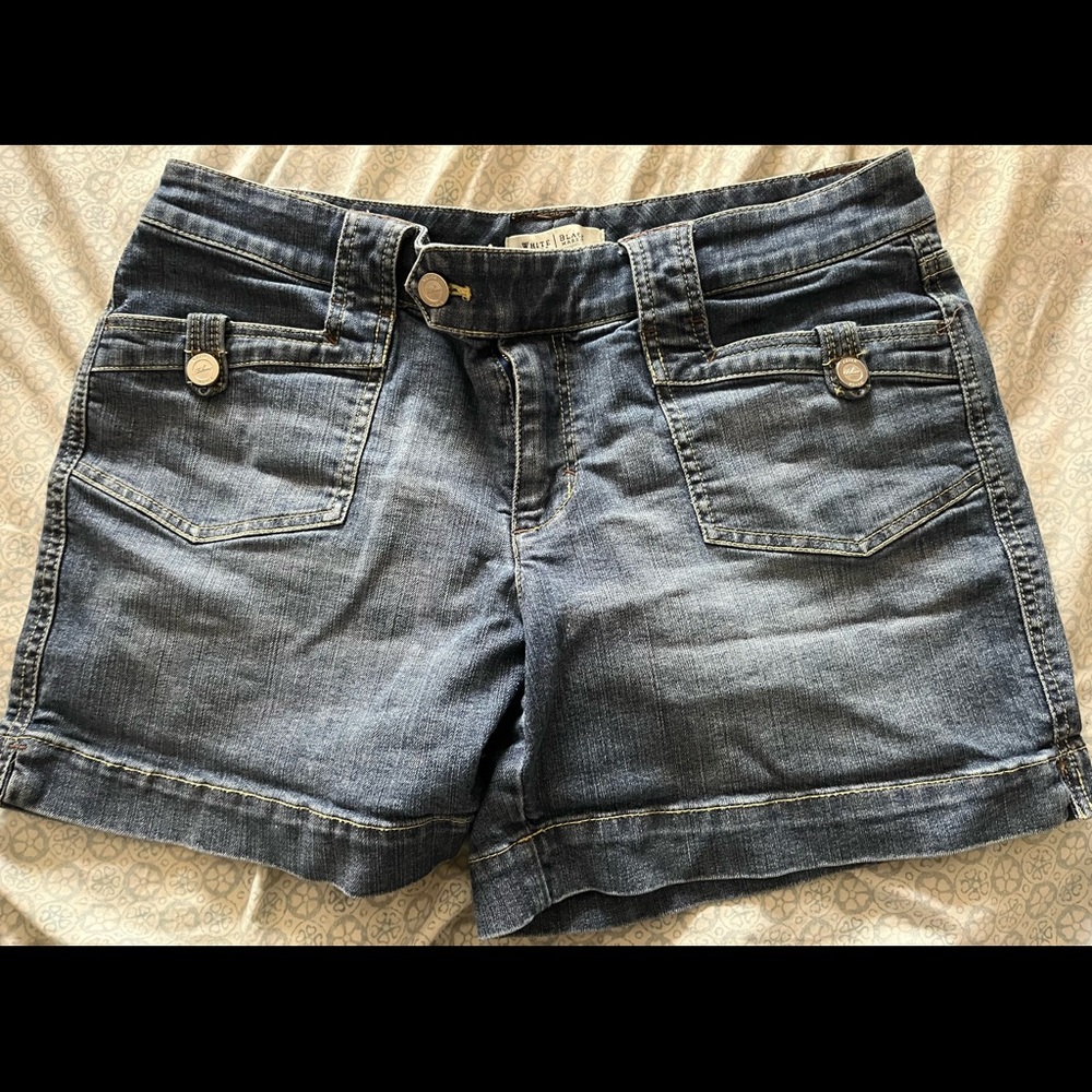 NWOT White House Black Market Blanc Jean Shorts, Size 8